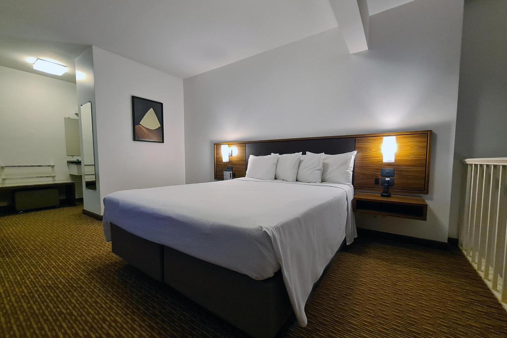 Deville Hotel