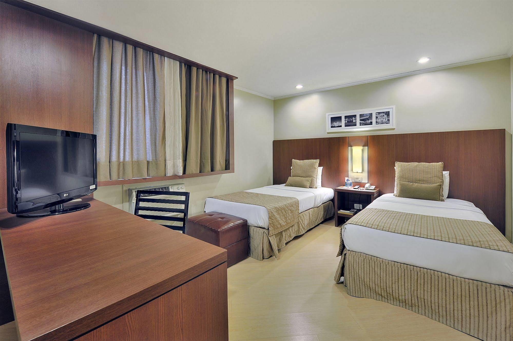 Deville Hotel 4*